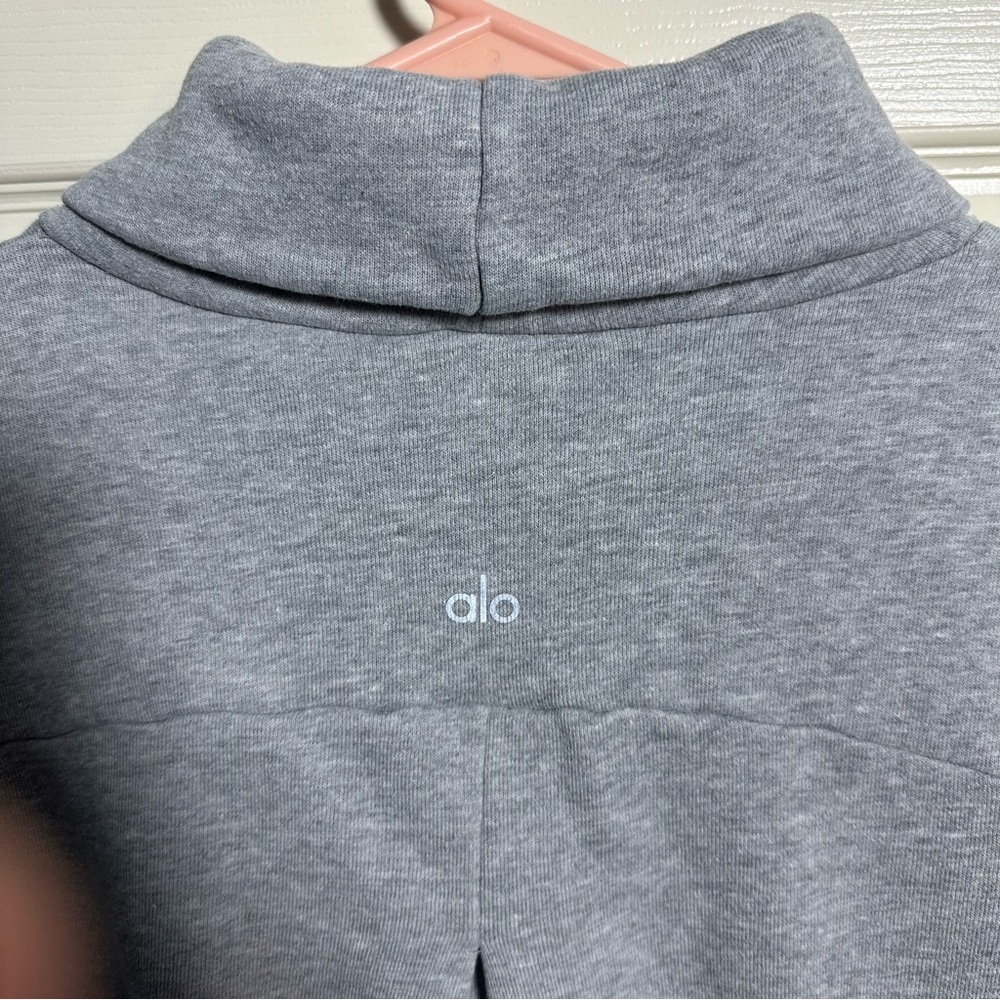 Women’s ALO Yoga Haze Funnel Neck Grey Sweatshirt, TAG REMOVED, best for Medium